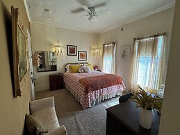 The Boho Buffalo Inn