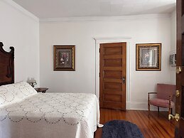 The Boho Buffalo Inn