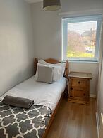 Comfortable 3 Bedroom House-ng5,sleeps 5