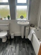 Comfortable 3 Bedroom House-ng5,sleeps 5