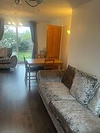 Comfortable 3 Bedroom House-ng5,sleeps 5