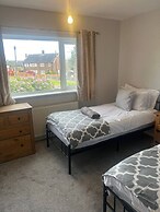 Comfortable 3 Bedroom House-ng5,sleeps 5