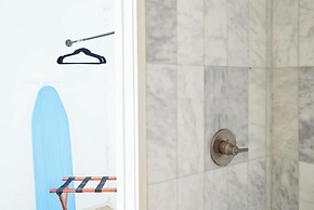 Roami at The Mandeville