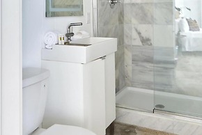 Roami at The Mandeville