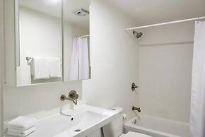 Roami at The Mandeville