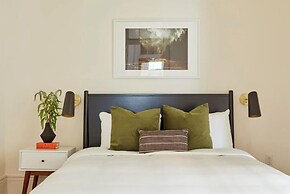 Roami at The Mandeville