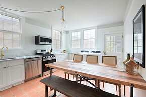 Roami at The Mandeville