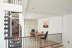 Roami at The Mandeville