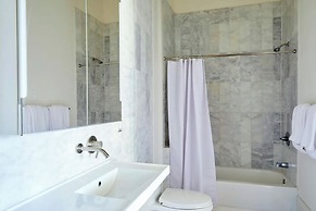 Roami at The Mandeville