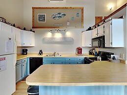 Sunplace 30 by Taylor Made Deep Creek