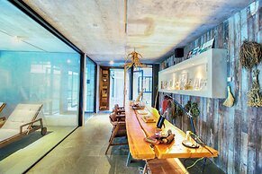 Oceana Suites Be House