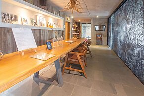 Oceana Suites Be House