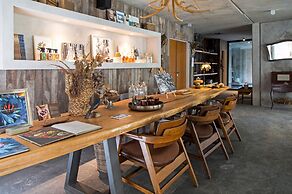 Oceana Suites Be House