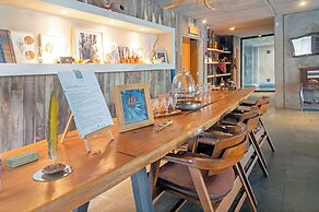 Oceana Suites Be House