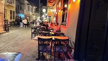 Callisto Pub & Kitchen & Hotel