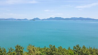 Yeosu Rebeu Ocean View Pension
