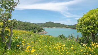 Yeosu Rebeu Ocean View Pension