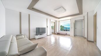 Yeosu Rebeu Ocean View Pension
