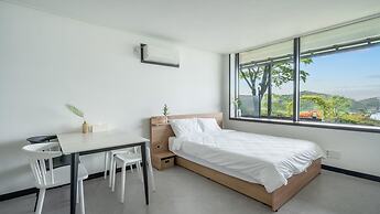 Yeosu Rebeu Ocean View Pension