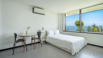 Yeosu Rebeu Ocean View Pension