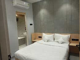 Hotel Golden Suites - Near Nesco