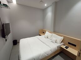 Hotel Golden Suites - Near Nesco