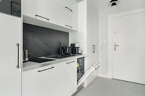 Kwiatowa Modern Studio Poznań by Renters