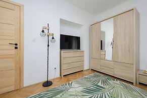 Apartment Near the Old Town by Renters