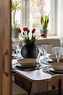 Apartment Near the Old Town by Renters