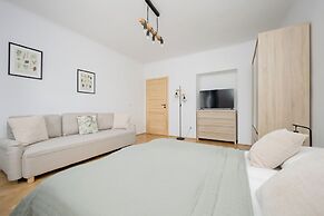 Apartment Near the Old Town by Renters