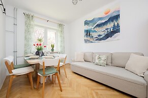 Apartment Near the Old Town by Renters