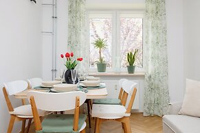 Apartment Near the Old Town by Renters