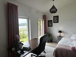 Captivating 3-bed Villa in Halanda With Lake View