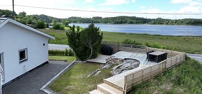 Captivating 3-bed Villa in Halanda With Lake View