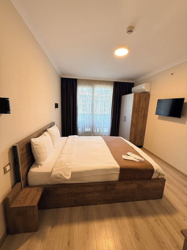 Rena Grand Residence & Suite