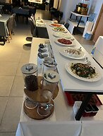 Rena Grand Residence & Suite