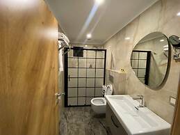 Rena Grand Residence & Suite