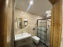 Rena Grand Residence & Suite