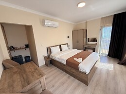 Rena Grand Residence & Suite