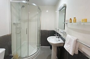 Lansdowne House with Private Car park