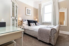 Lansdowne House with Private Car park