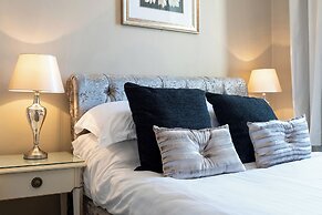 Lansdowne House with Private Car park