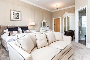 Lansdowne House with Private Car park