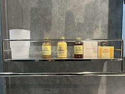 Lansdowne House with Private Car park