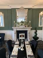 Lansdowne House with Private Car park