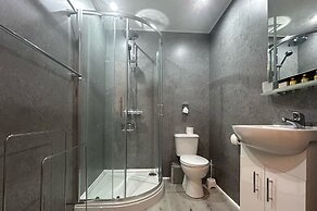 Lansdowne House with Private Car park