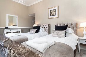 Lansdowne House with Private Car park