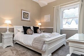 Lansdowne House with Private Car park