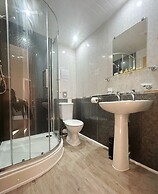 Lansdowne House with Private Car park