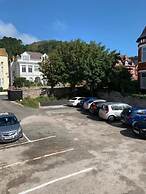 Lansdowne House with Private Car park